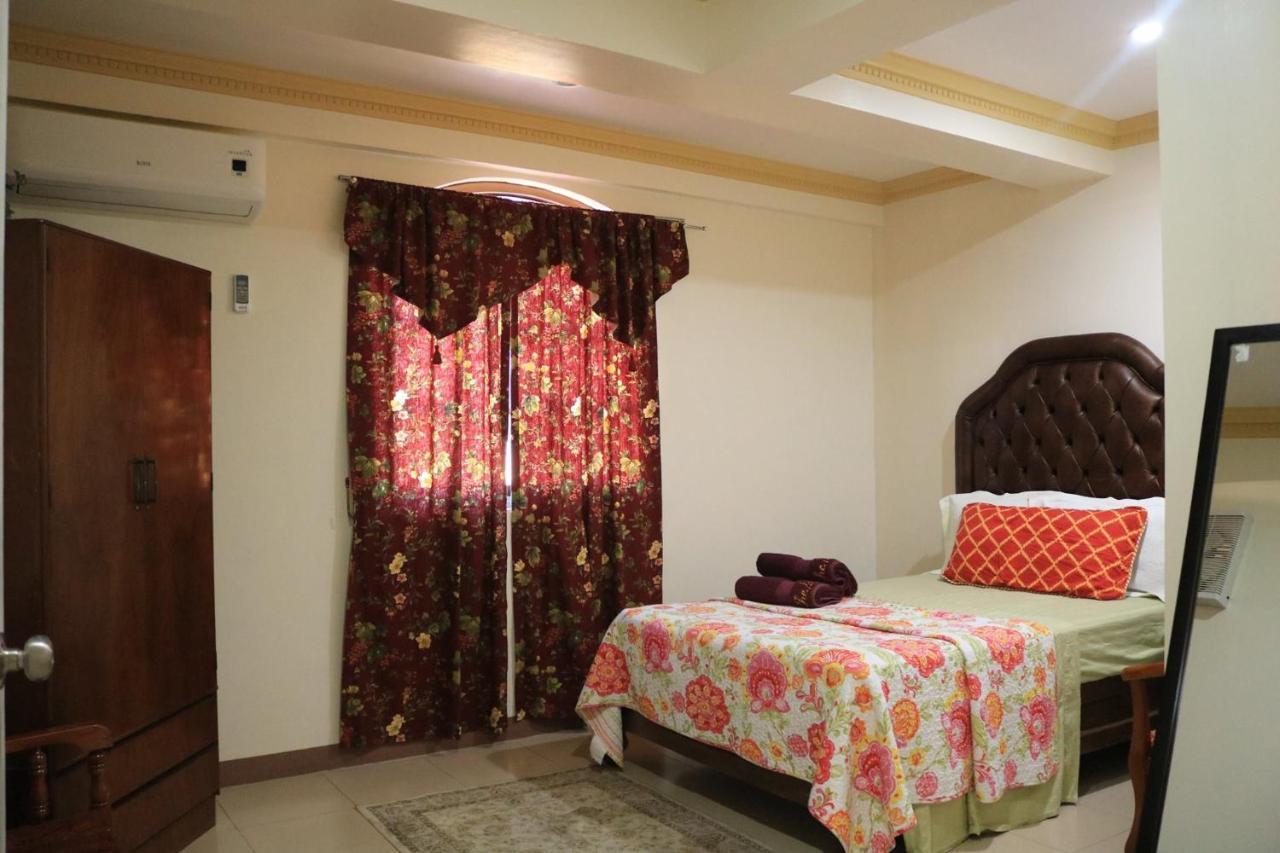 The Saint Joseph Residential Suites Lucena Buitenkant foto