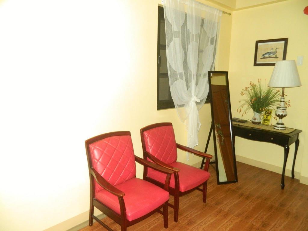 The Saint Joseph Residential Suites Lucena Kamer foto