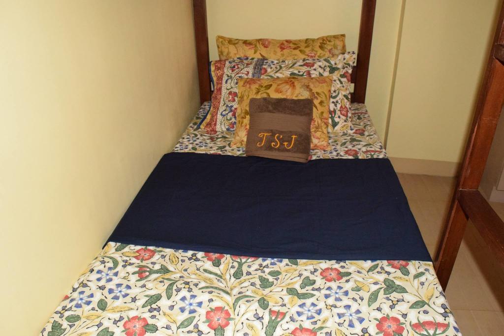 The Saint Joseph Residential Suites Lucena Kamer foto