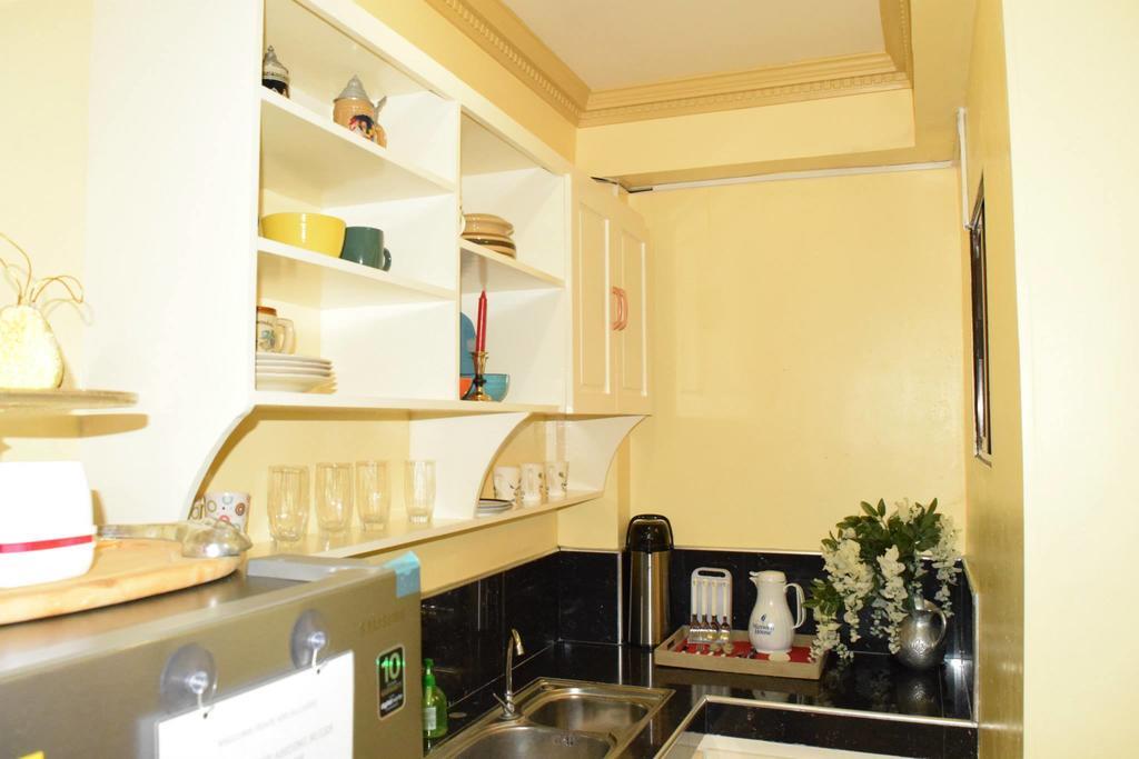 The Saint Joseph Residential Suites Lucena Kamer foto