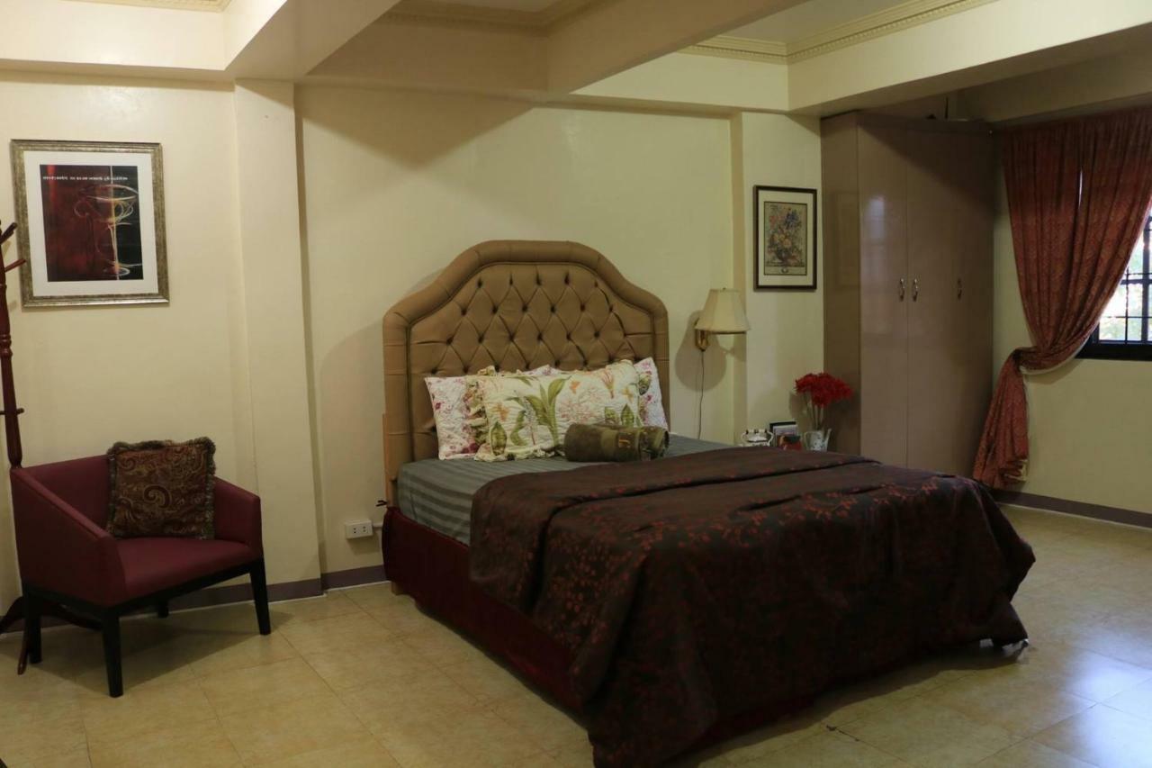 The Saint Joseph Residential Suites Lucena Buitenkant foto