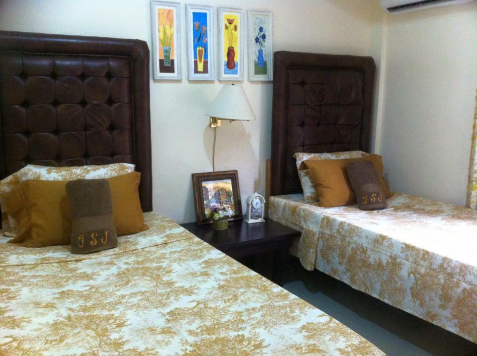 The Saint Joseph Residential Suites Lucena Buitenkant foto